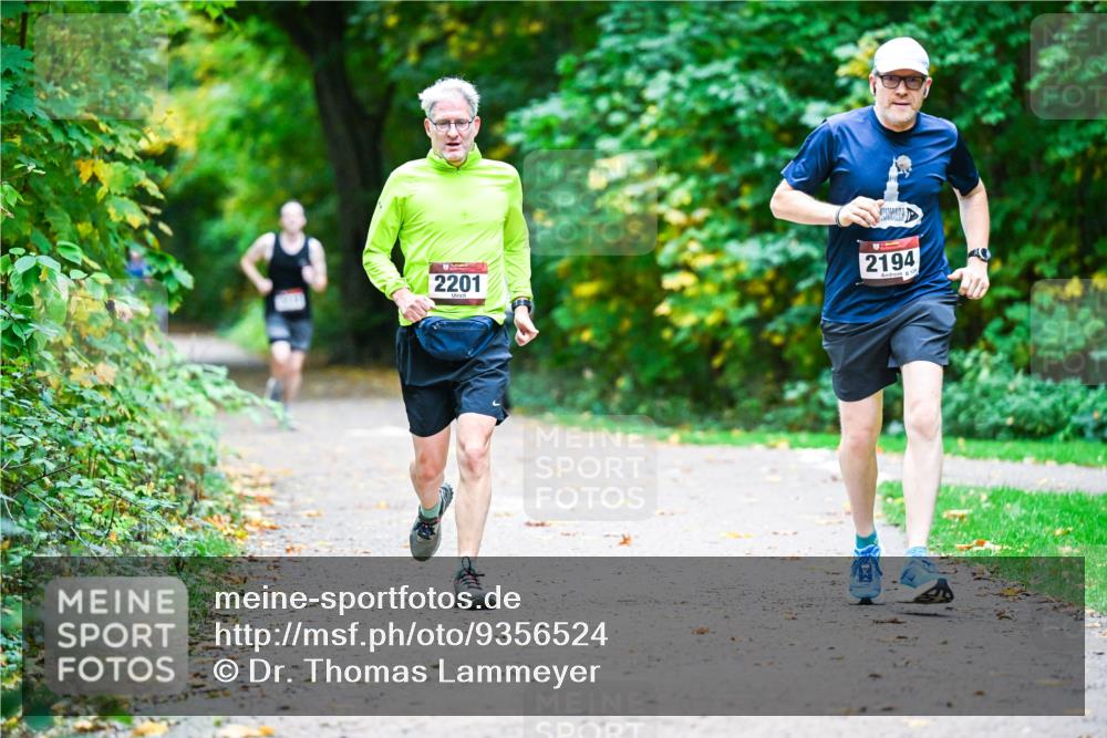 12.10.2025 - Bramfelder Halbmarathon 2025 Dr. Thomas Lammeyer http://msf.ph/oto/9356524 12.10.2025 10:57:43 Laufen 2201, 2194, 8, 124 meine-sportfotos.de