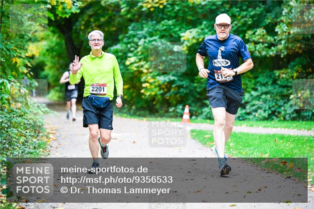 12.10.2025 - Bramfelder Halbmarathon 2025 Dr. Thomas Lammeyer http://msf.ph/oto/9356533 12.10.2025 10:57:44 Laufen 2201, 215, 124 meine-sportfotos.de