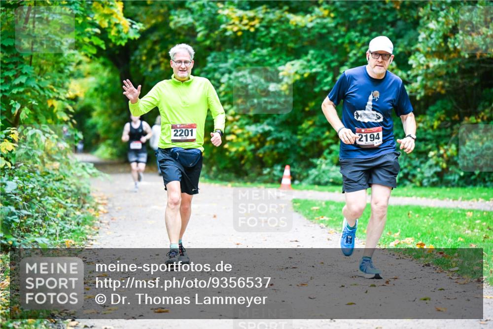 12.10.2025 - Bramfelder Halbmarathon 2025 Dr. Thomas Lammeyer http://msf.ph/oto/9356537 12.10.2025 10:57:45 Laufen 2201, 2194, 8, 124 meine-sportfotos.de