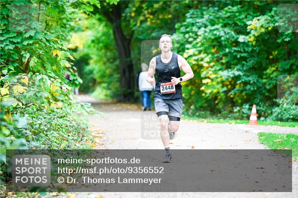 12.10.2025 - Bramfelder Halbmarathon 2025 Dr. Thomas Lammeyer http://msf.ph/oto/9356552 12.10.2025 10:57:49 Laufen 2448 meine-sportfotos.de