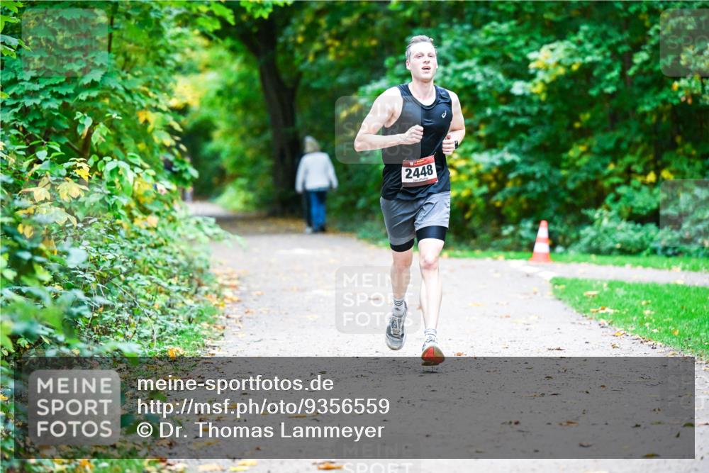 12.10.2025 - Bramfelder Halbmarathon 2025 Dr. Thomas Lammeyer http://msf.ph/oto/9356559 12.10.2025 10:57:50 Laufen 2448 meine-sportfotos.de