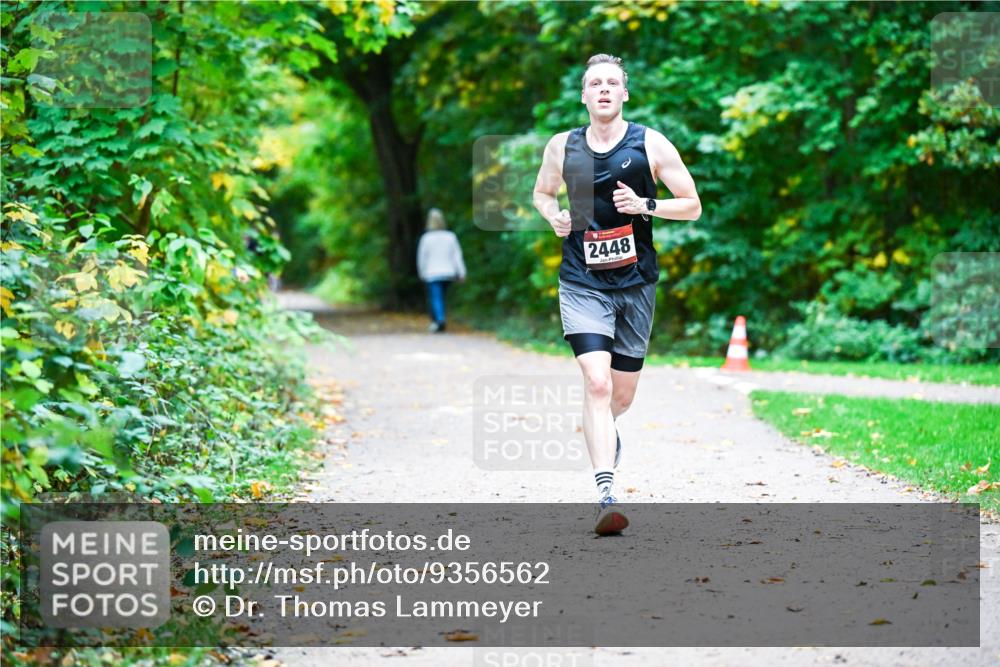 12.10.2025 - Bramfelder Halbmarathon 2025 Dr. Thomas Lammeyer http://msf.ph/oto/9356562 12.10.2025 10:57:50 Laufen 2448 meine-sportfotos.de