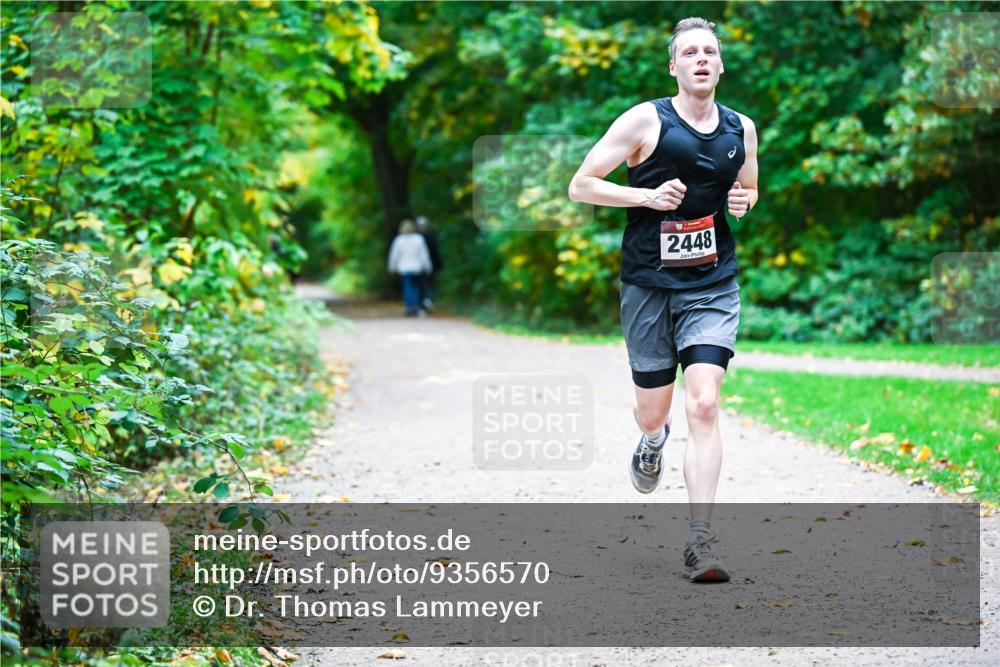 12.10.2025 - Bramfelder Halbmarathon 2025 Dr. Thomas Lammeyer http://msf.ph/oto/9356570 12.10.2025 10:57:51 Laufen 2448 meine-sportfotos.de