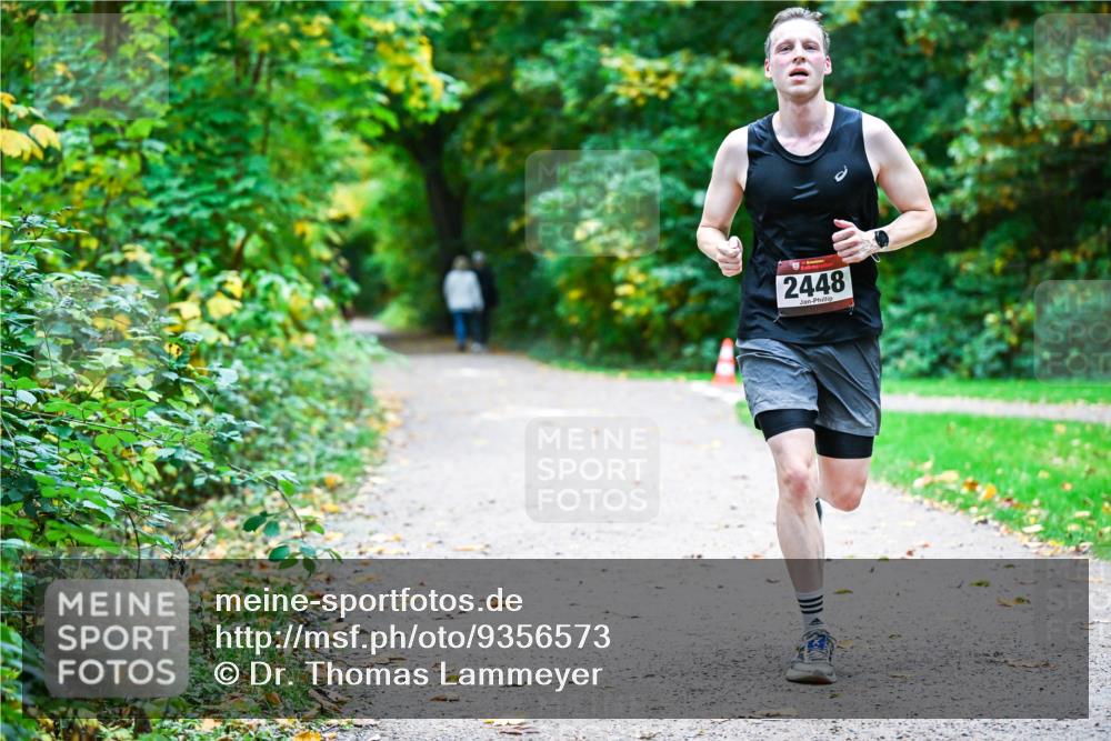 12.10.2025 - Bramfelder Halbmarathon 2025 Dr. Thomas Lammeyer http://msf.ph/oto/9356573 12.10.2025 10:57:52 Laufen 2448 meine-sportfotos.de