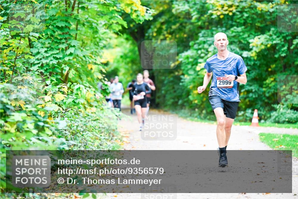 12.10.2025 - Bramfelder Halbmarathon 2025 Dr. Thomas Lammeyer http://msf.ph/oto/9356579 12.10.2025 10:58:06 Laufen 2999 meine-sportfotos.de
