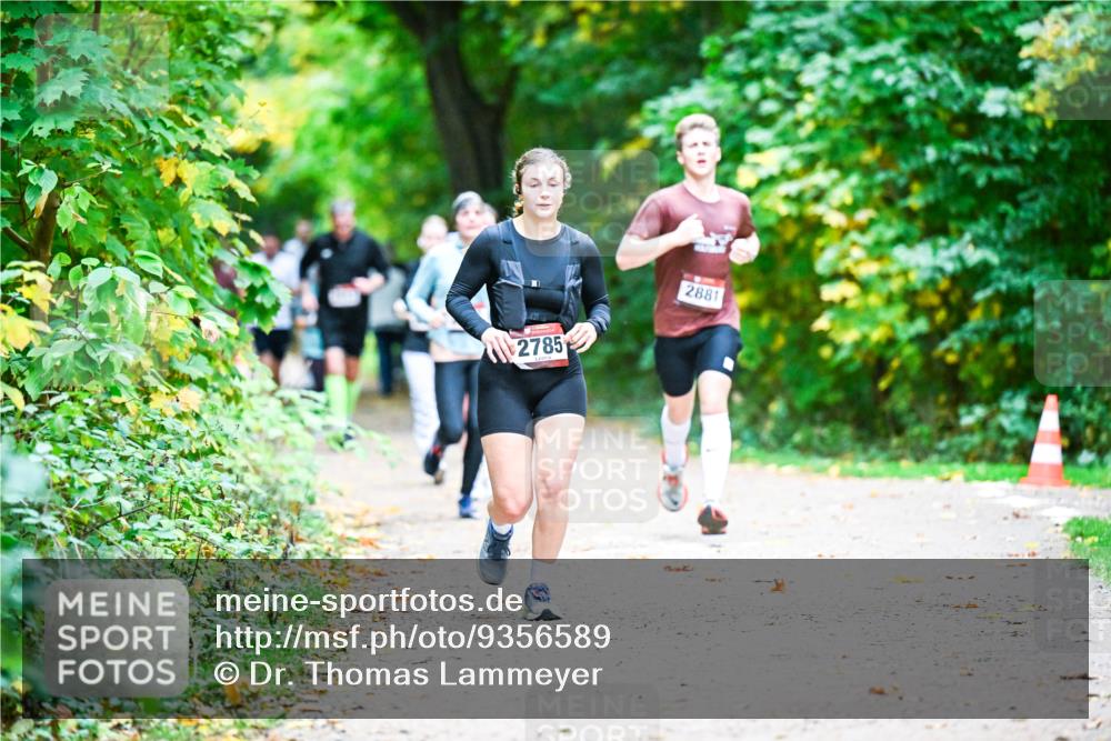 12.10.2025 - Bramfelder Halbmarathon 2025 Dr. Thomas Lammeyer http://msf.ph/oto/9356589 12.10.2025 10:58:10 Laufen 2785, 2881 meine-sportfotos.de