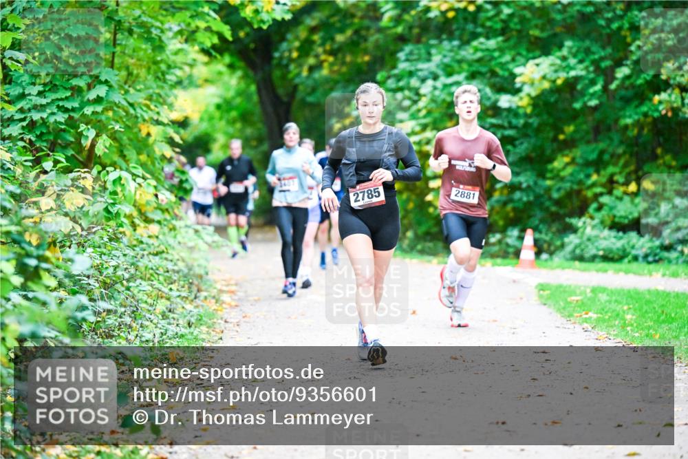 12.10.2025 - Bramfelder Halbmarathon 2025 Dr. Thomas Lammeyer http://msf.ph/oto/9356601 12.10.2025 10:58:11 Laufen 2785, 2881 meine-sportfotos.de