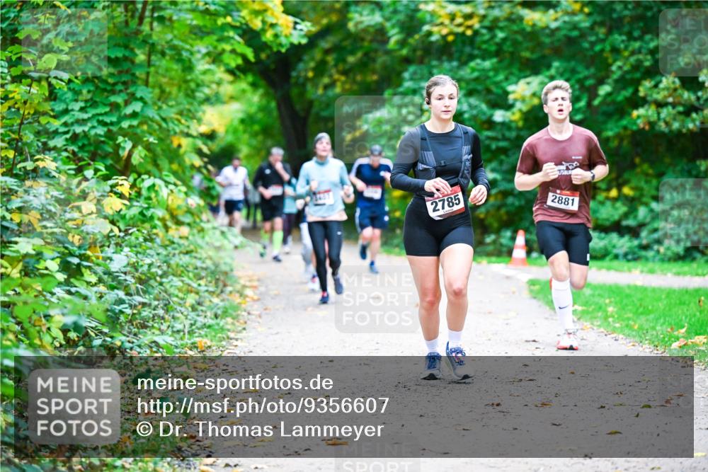 12.10.2025 - Bramfelder Halbmarathon 2025 Dr. Thomas Lammeyer http://msf.ph/oto/9356607 12.10.2025 10:58:12 Laufen 2785, 2881 meine-sportfotos.de