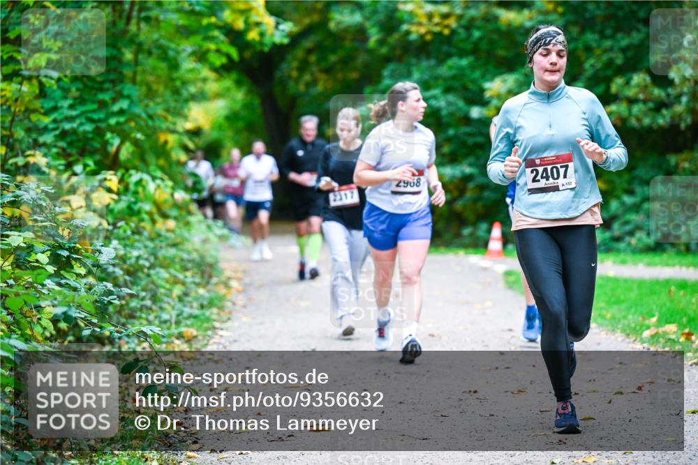 12.10.2025 - Bramfelder Halbmarathon 2025 Dr. Thomas Lammeyer http://msf.ph/oto/9356632 12.10.2025 10:58:17 Laufen 2317, 2908, 2407, 132 meine-sportfotos.de