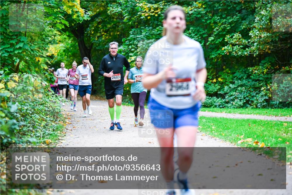 12.10.2025 - Bramfelder Halbmarathon 2025 Dr. Thomas Lammeyer http://msf.ph/oto/9356643 12.10.2025 10:58:19 Laufen 2403, 2981, 2980, 2683 meine-sportfotos.de