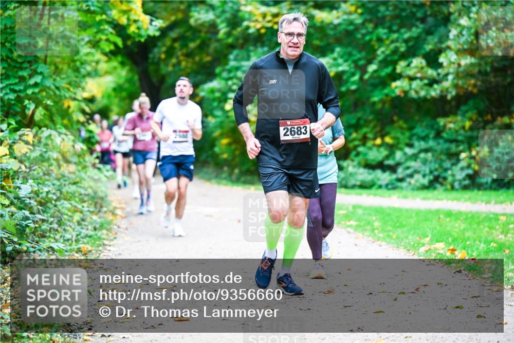 12.10.2025 - Bramfelder Halbmarathon 2025 Dr. Thomas Lammeyer http://msf.ph/oto/9356660 12.10.2025 10:58:22 Laufen 2683 meine-sportfotos.de