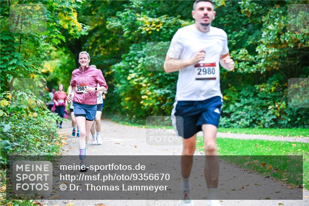 12.10.2025 - Bramfelder Halbmarathon 2025 Dr. Thomas Lammeyer http://msf.ph/oto/9356670 12.10.2025 10:58:25 Laufen 2980, 2981 meine-sportfotos.de