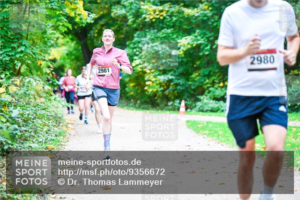 12.10.2025 - Bramfelder Halbmarathon 2025 Dr. Thomas Lammeyer http://msf.ph/oto/9356672 12.10.2025 10:58:26 Laufen 2981, 128, 2980 meine-sportfotos.de