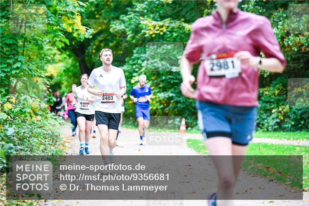 12.10.2025 - Bramfelder Halbmarathon 2025 Dr. Thomas Lammeyer http://msf.ph/oto/9356681 12.10.2025 10:58:28 Laufen 2401, 2403, 2981 meine-sportfotos.de