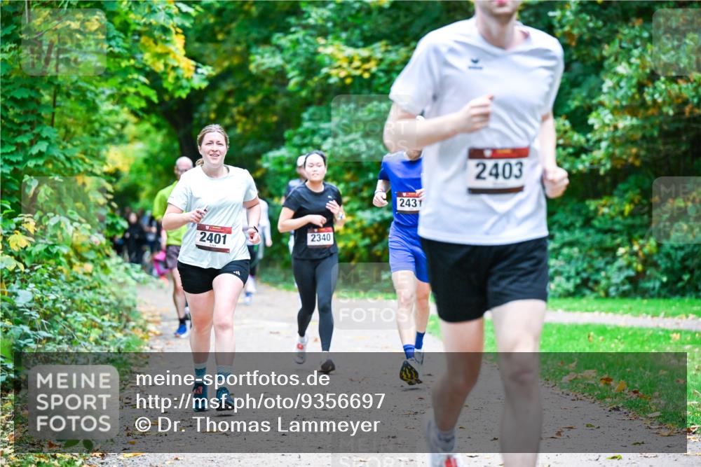 12.10.2025 - Bramfelder Halbmarathon 2025 Dr. Thomas Lammeyer http://msf.ph/oto/9356697 12.10.2025 10:58:31 Laufen 2401, 2340, 2431, 2403 meine-sportfotos.de