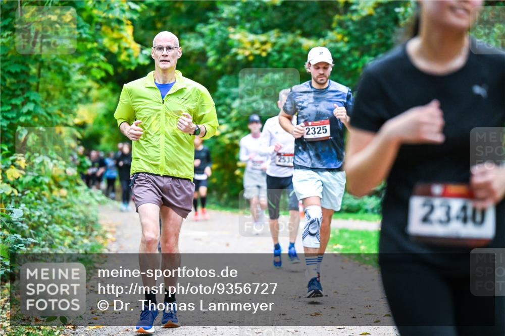 12.10.2025 - Bramfelder Halbmarathon 2025 Dr. Thomas Lammeyer http://msf.ph/oto/9356727 12.10.2025 10:58:35 Laufen 253, 2325, 2340 meine-sportfotos.de