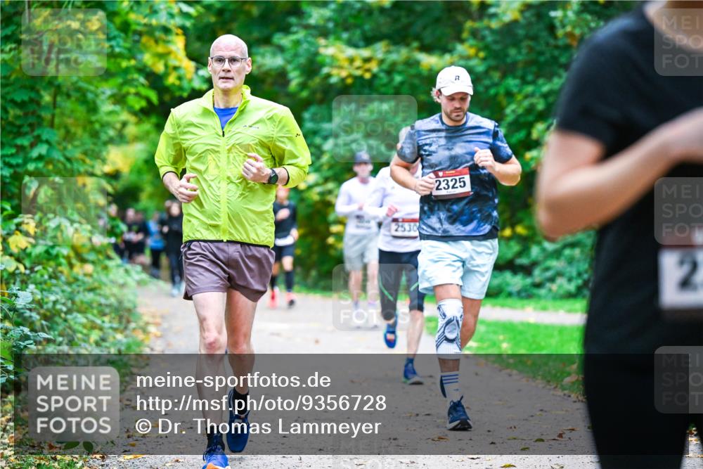 12.10.2025 - Bramfelder Halbmarathon 2025 Dr. Thomas Lammeyer http://msf.ph/oto/9356728 12.10.2025 10:58:36 Laufen 2530, 2325, 2 meine-sportfotos.de