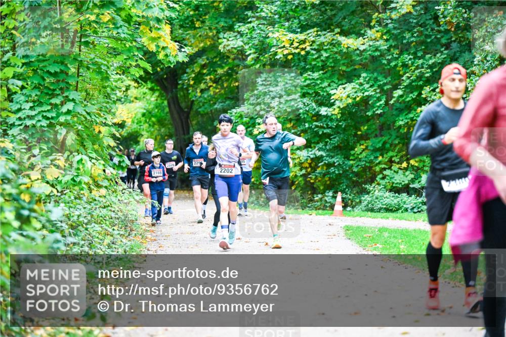 12.10.2025 - Bramfelder Halbmarathon 2025 Dr. Thomas Lammeyer http://msf.ph/oto/9356762 12.10.2025 10:58:43 Laufen 2026, 229, 05, 2169, 2202 meine-sportfotos.de