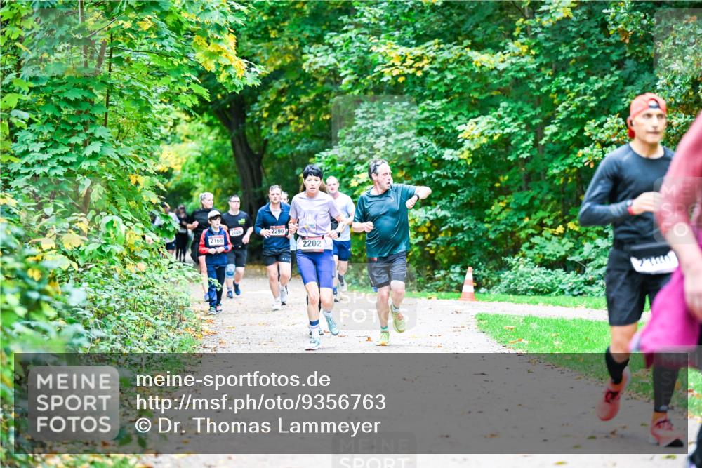 12.10.2025 - Bramfelder Halbmarathon 2025 Dr. Thomas Lammeyer http://msf.ph/oto/9356763 12.10.2025 10:58:43 Laufen 2026, 2290, 2169, 2202 meine-sportfotos.de