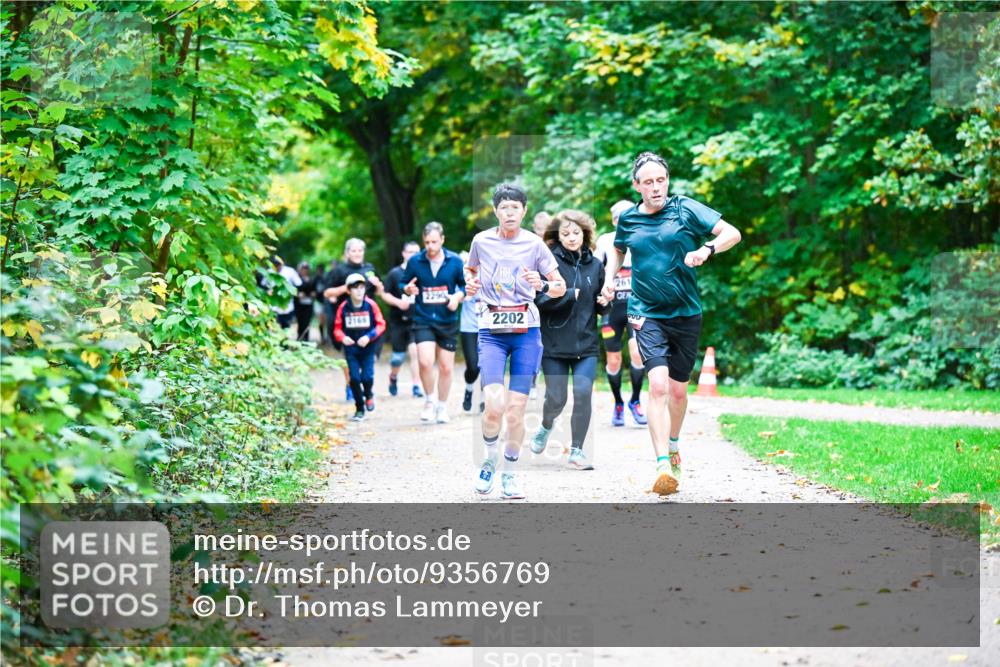 12.10.2025 - Bramfelder Halbmarathon 2025 Dr. Thomas Lammeyer http://msf.ph/oto/9356769 12.10.2025 10:58:44 Laufen 2165, 3390, 261, 2202 meine-sportfotos.de