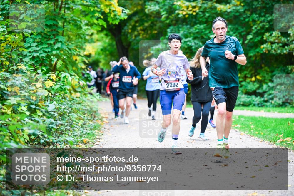 12.10.2025 - Bramfelder Halbmarathon 2025 Dr. Thomas Lammeyer http://msf.ph/oto/9356774 12.10.2025 10:58:45 Laufen 2202 meine-sportfotos.de