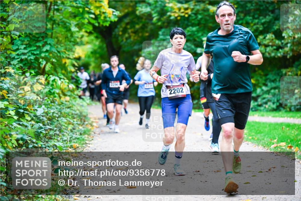 12.10.2025 - Bramfelder Halbmarathon 2025 Dr. Thomas Lammeyer http://msf.ph/oto/9356778 12.10.2025 10:58:46 Laufen 2202 meine-sportfotos.de
