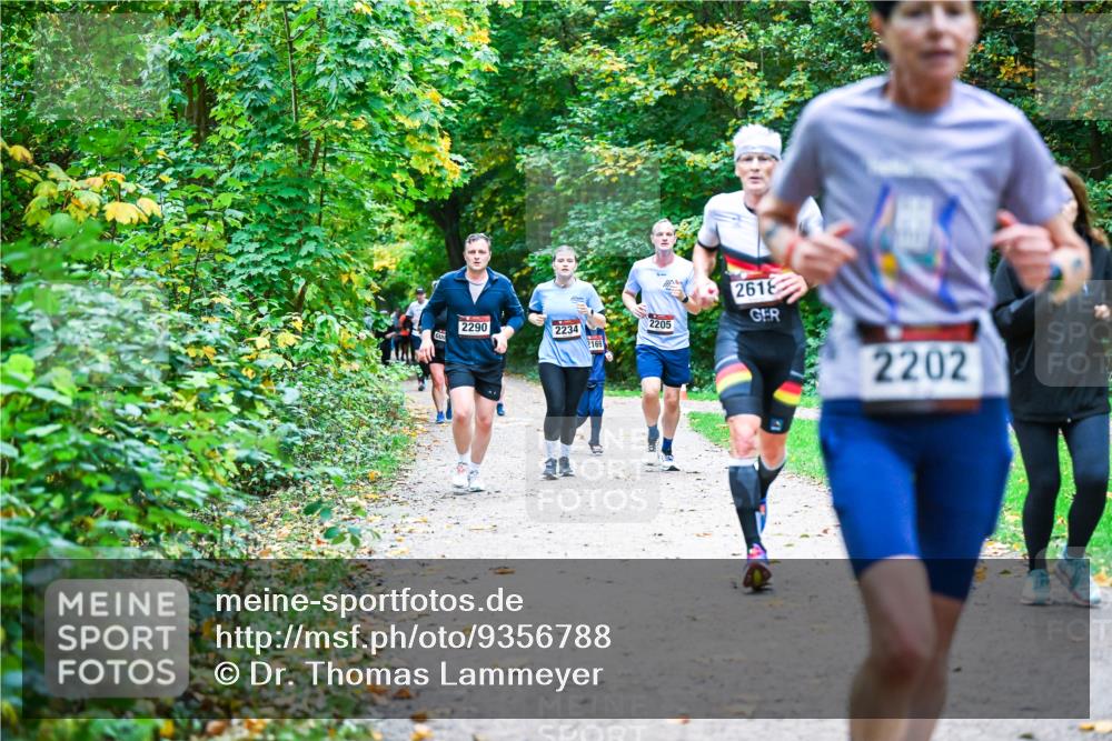 12.10.2025 - Bramfelder Halbmarathon 2025 Dr. Thomas Lammeyer http://msf.ph/oto/9356788 12.10.2025 10:58:48 Laufen 2290, 2234, 2169, 2205, 2618, 2202 meine-sportfotos.de
