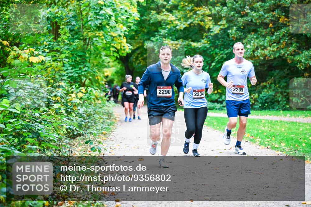 12.10.2025 - Bramfelder Halbmarathon 2025 Dr. Thomas Lammeyer http://msf.ph/oto/9356802 12.10.2025 10:58:50 Laufen 2290, 2234, 2205 meine-sportfotos.de