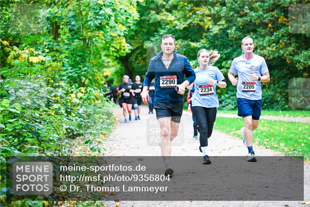 12.10.2025 - Bramfelder Halbmarathon 2025 Dr. Thomas Lammeyer http://msf.ph/oto/9356804 12.10.2025 10:58:51 Laufen 2290, 2234, 2205 meine-sportfotos.de