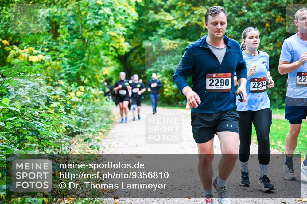 12.10.2025 - Bramfelder Halbmarathon 2025 Dr. Thomas Lammeyer http://msf.ph/oto/9356810 12.10.2025 10:58:52 Laufen 2290, 2234, 22 meine-sportfotos.de