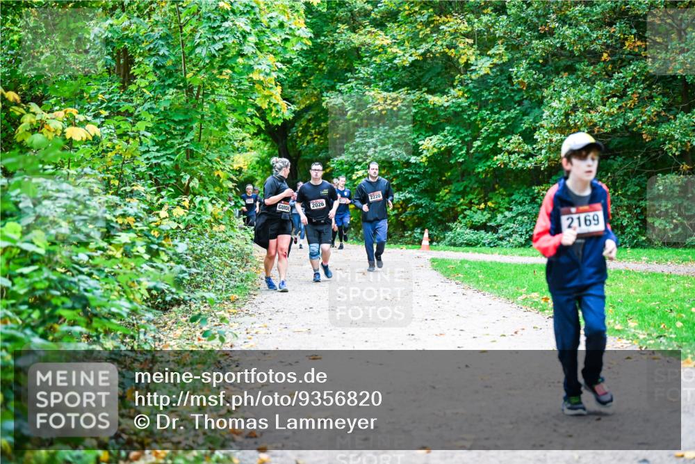 12.10.2025 - Bramfelder Halbmarathon 2025 Dr. Thomas Lammeyer http://msf.ph/oto/9356820 12.10.2025 10:58:53 Laufen 2220, 2026, 2169 meine-sportfotos.de