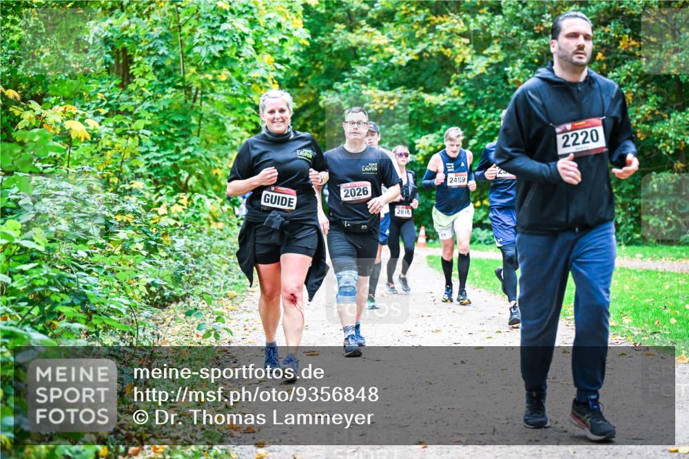 12.10.2025 - Bramfelder Halbmarathon 2025 Dr. Thomas Lammeyer http://msf.ph/oto/9356848 12.10.2025 10:59:00 Laufen 2026, 2816, 2489, 2220 meine-sportfotos.de