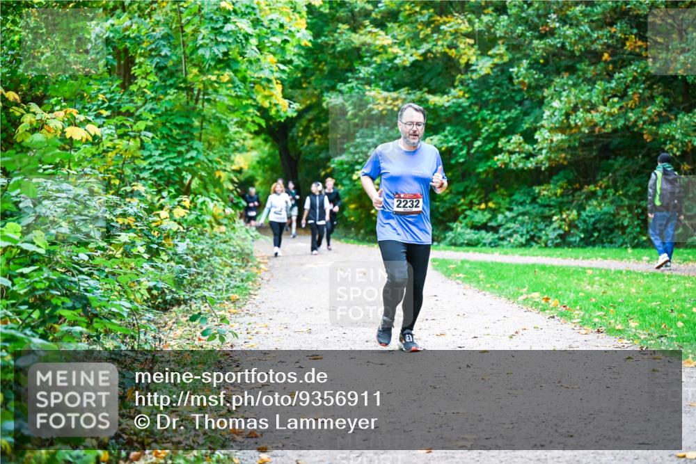 12.10.2025 - Bramfelder Halbmarathon 2025 Dr. Thomas Lammeyer http://msf.ph/oto/9356911 12.10.2025 10:59:11 Laufen 2232 meine-sportfotos.de