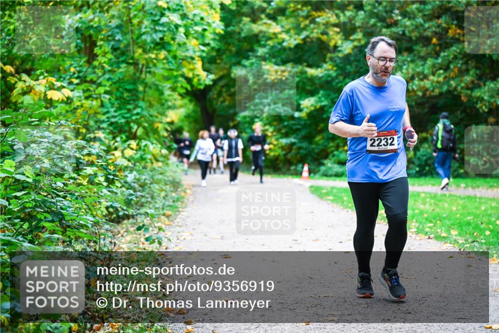 12.10.2025 - Bramfelder Halbmarathon 2025 Dr. Thomas Lammeyer http://msf.ph/oto/9356919 12.10.2025 10:59:12 Laufen 2232 meine-sportfotos.de