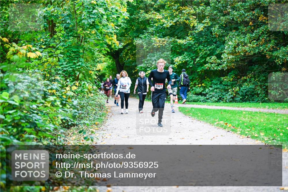 12.10.2025 - Bramfelder Halbmarathon 2025 Dr. Thomas Lammeyer http://msf.ph/oto/9356925 12.10.2025 10:59:16 Laufen 2961 meine-sportfotos.de