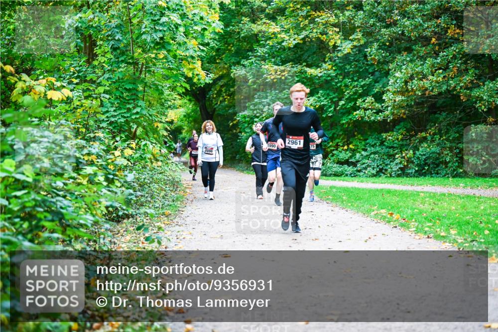 12.10.2025 - Bramfelder Halbmarathon 2025 Dr. Thomas Lammeyer http://msf.ph/oto/9356931 12.10.2025 10:59:17 Laufen 2098, 2990, 2961, 75 meine-sportfotos.de