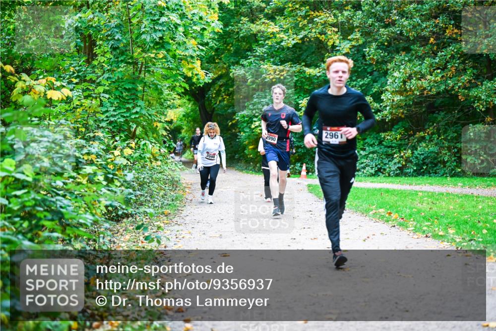 12.10.2025 - Bramfelder Halbmarathon 2025 Dr. Thomas Lammeyer http://msf.ph/oto/9356937 12.10.2025 10:59:18 Laufen 2098, 2990, 2961 meine-sportfotos.de