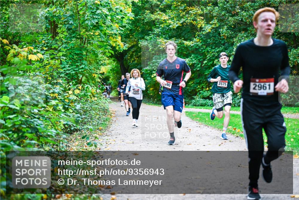 12.10.2025 - Bramfelder Halbmarathon 2025 Dr. Thomas Lammeyer http://msf.ph/oto/9356943 12.10.2025 10:59:18 Laufen 2098, 90, 2575, 2961 meine-sportfotos.de