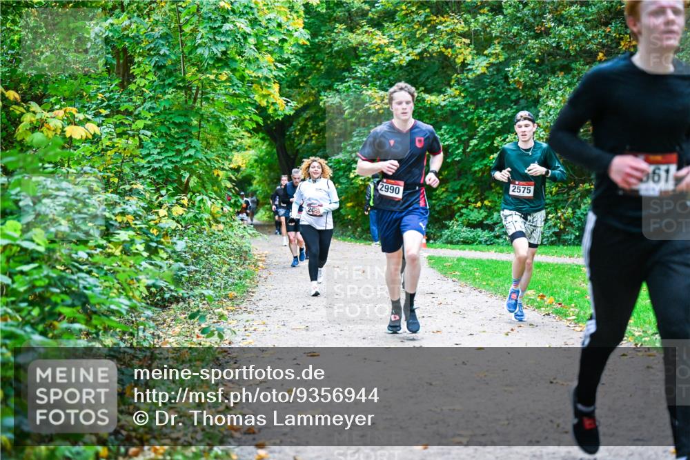 12.10.2025 - Bramfelder Halbmarathon 2025 Dr. Thomas Lammeyer http://msf.ph/oto/9356944 12.10.2025 10:59:19 Laufen 20, 2990, 2575, 61 meine-sportfotos.de
