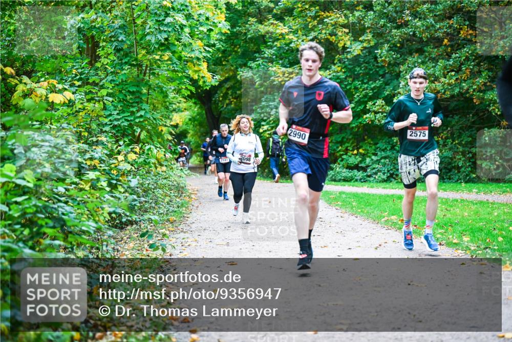 12.10.2025 - Bramfelder Halbmarathon 2025 Dr. Thomas Lammeyer http://msf.ph/oto/9356947 12.10.2025 10:59:19 Laufen 2181, 098, 2990, 2575 meine-sportfotos.de