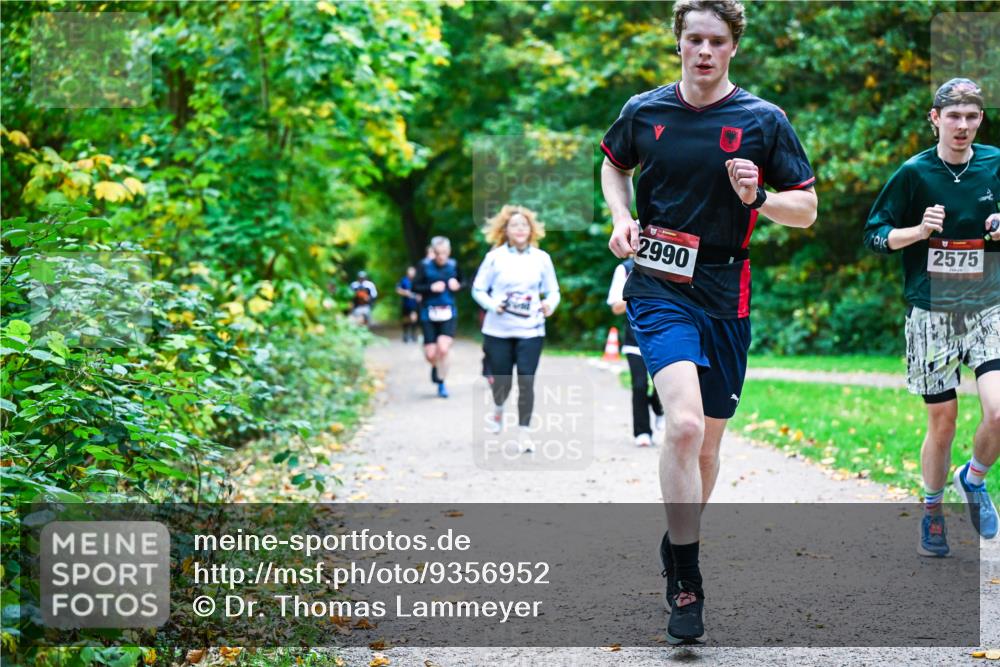 12.10.2025 - Bramfelder Halbmarathon 2025 Dr. Thomas Lammeyer http://msf.ph/oto/9356952 12.10.2025 10:59:20 Laufen 2575, 2990 meine-sportfotos.de