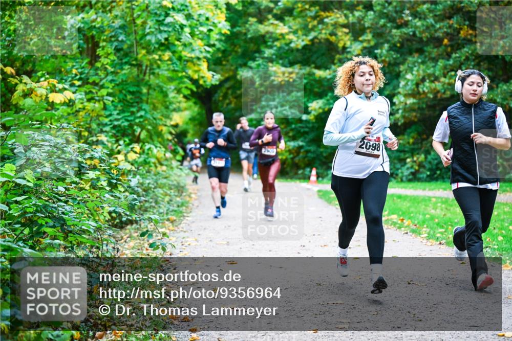 12.10.2025 - Bramfelder Halbmarathon 2025 Dr. Thomas Lammeyer http://msf.ph/oto/9356964 12.10.2025 10:59:22 Laufen 2098 meine-sportfotos.de