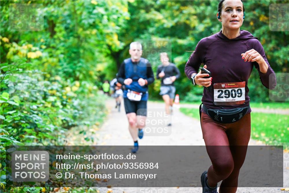 12.10.2025 - Bramfelder Halbmarathon 2025 Dr. Thomas Lammeyer http://msf.ph/oto/9356984 12.10.2025 10:59:25 Laufen 34, 2909 meine-sportfotos.de