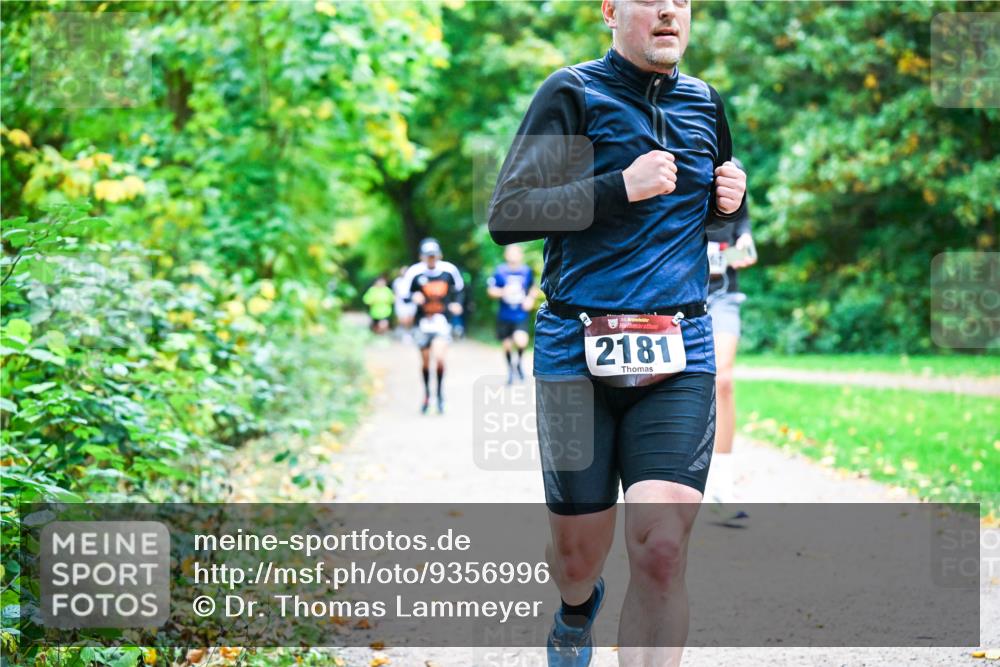 12.10.2025 - Bramfelder Halbmarathon 2025 Dr. Thomas Lammeyer http://msf.ph/oto/9356996 12.10.2025 10:59:27 Laufen 34, 2181 meine-sportfotos.de