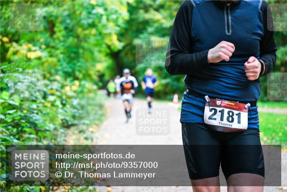 12.10.2025 - Bramfelder Halbmarathon 2025 Dr. Thomas Lammeyer http://msf.ph/oto/9357000 12.10.2025 10:59:27 Laufen 2181 meine-sportfotos.de