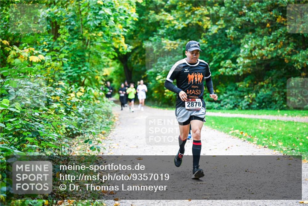 12.10.2025 - Bramfelder Halbmarathon 2025 Dr. Thomas Lammeyer http://msf.ph/oto/9357019 12.10.2025 10:59:30 Laufen 3, 2878 meine-sportfotos.de