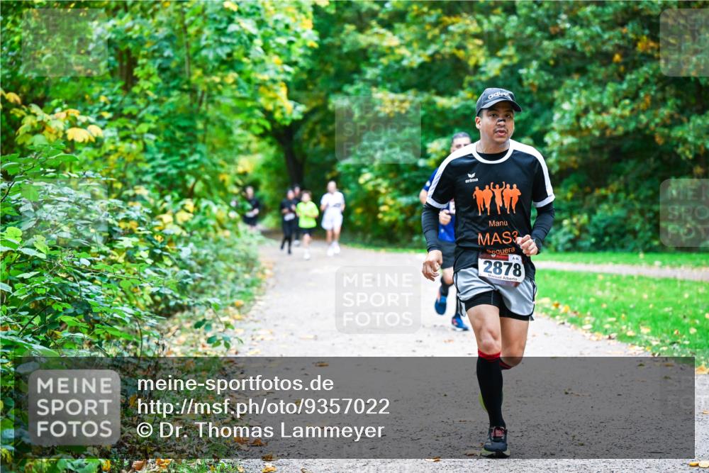 12.10.2025 - Bramfelder Halbmarathon 2025 Dr. Thomas Lammeyer http://msf.ph/oto/9357022 12.10.2025 10:59:30 Laufen 4, 2878 meine-sportfotos.de