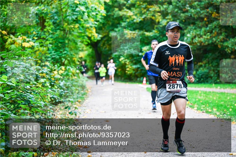 12.10.2025 - Bramfelder Halbmarathon 2025 Dr. Thomas Lammeyer http://msf.ph/oto/9357023 12.10.2025 10:59:31 Laufen 3, 46, 2878 meine-sportfotos.de