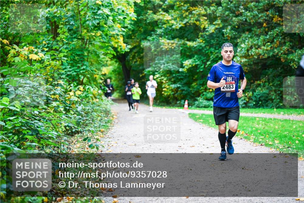 12.10.2025 - Bramfelder Halbmarathon 2025 Dr. Thomas Lammeyer http://msf.ph/oto/9357028 12.10.2025 10:59:31 Laufen 2483 meine-sportfotos.de