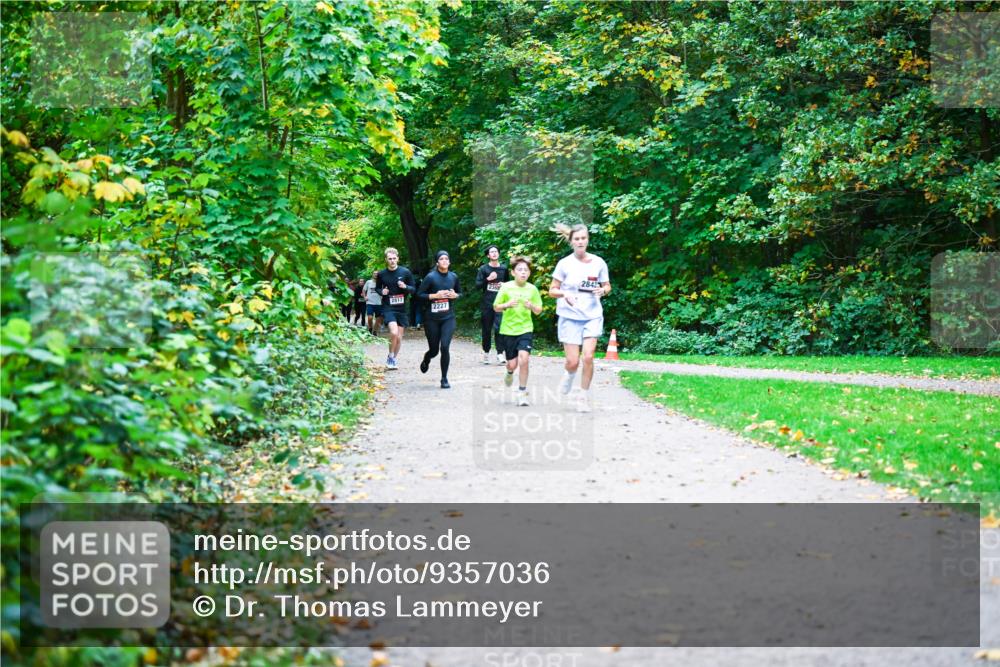 12.10.2025 - Bramfelder Halbmarathon 2025 Dr. Thomas Lammeyer http://msf.ph/oto/9357036 12.10.2025 10:59:35 Laufen 2842, 2817, 2227 meine-sportfotos.de